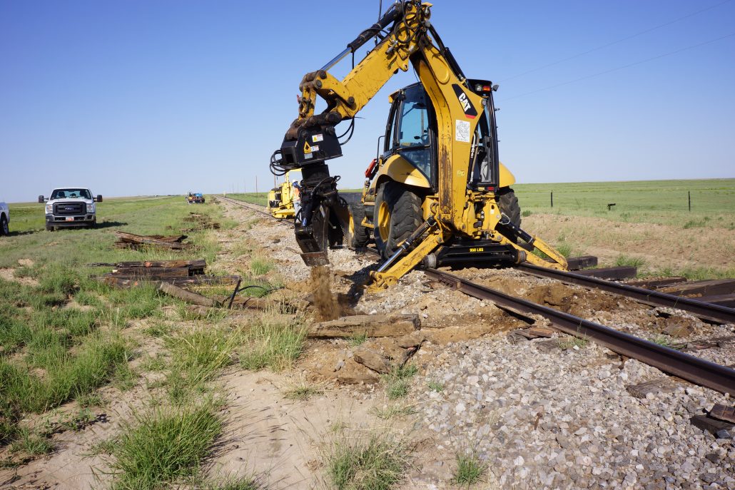 Dymax Rail Rider and Hydraulic Clam Cribbing Bucket